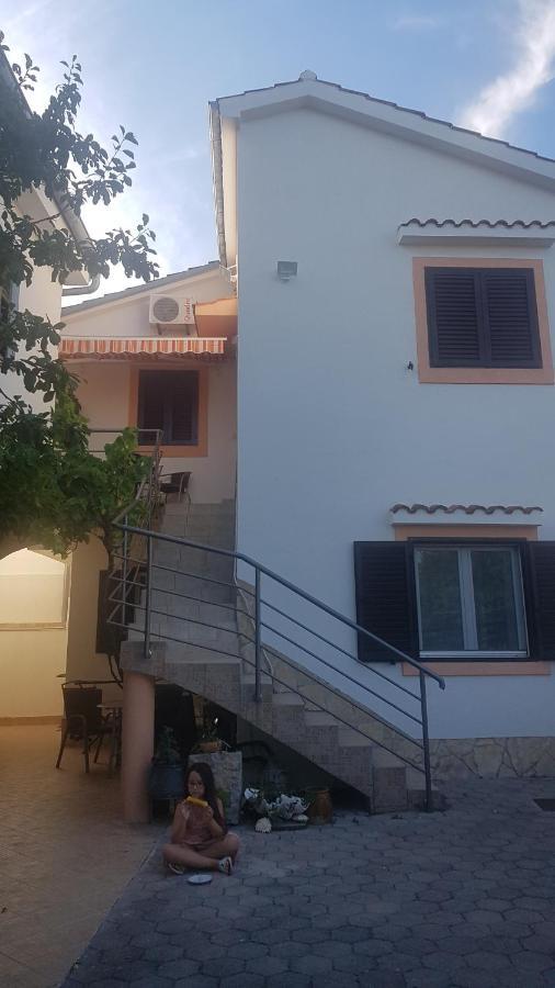Gita Apartment Omisalj Exterior photo
