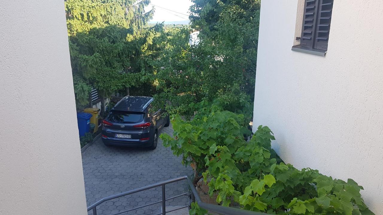 Gita Apartment Omisalj Exterior photo