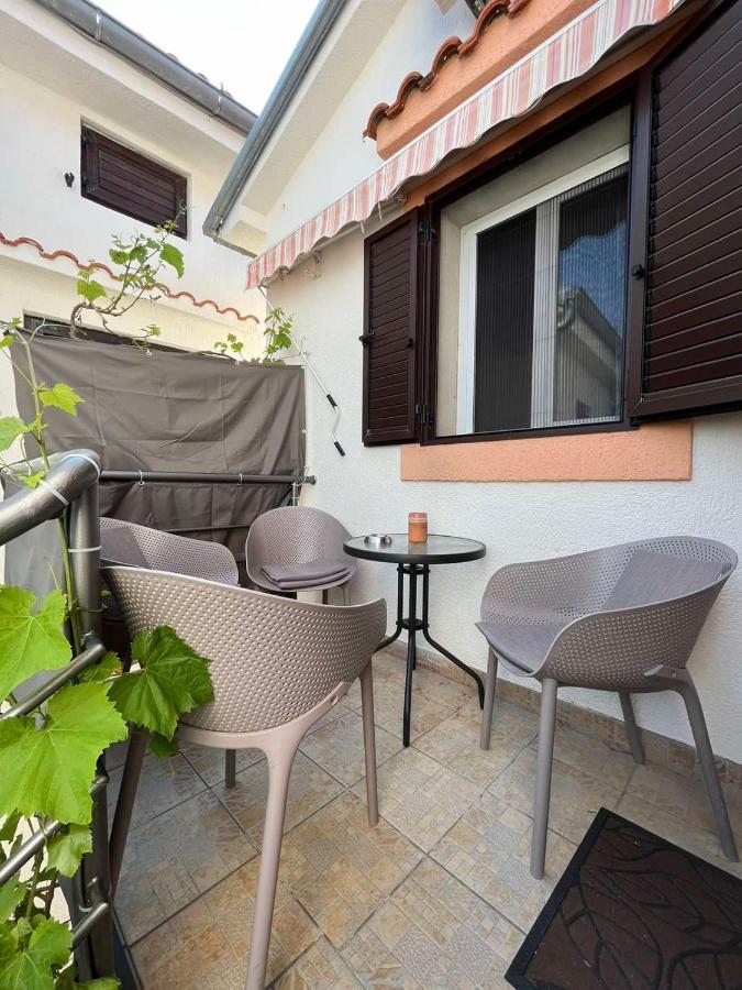 Gita Apartment Omisalj Exterior photo